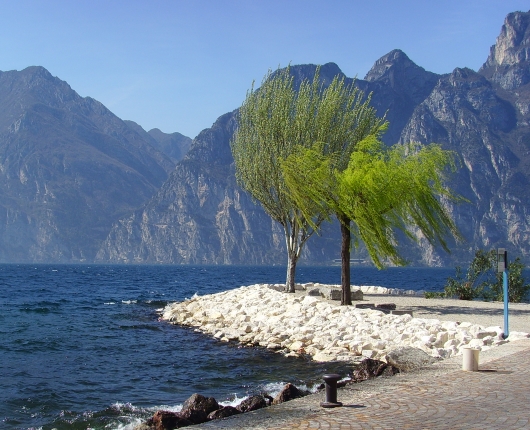 Klassenfahrt Gardasee mit Bergpanorama